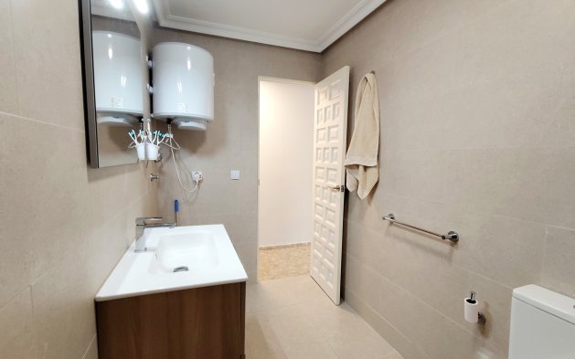 Odsprzedaż - Mieszkanie w bloku - Torrevieja