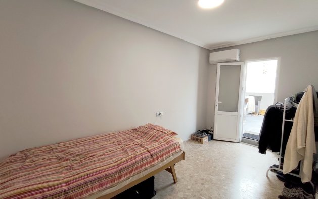 Odsprzedaż - Mieszkanie w bloku - Torrevieja