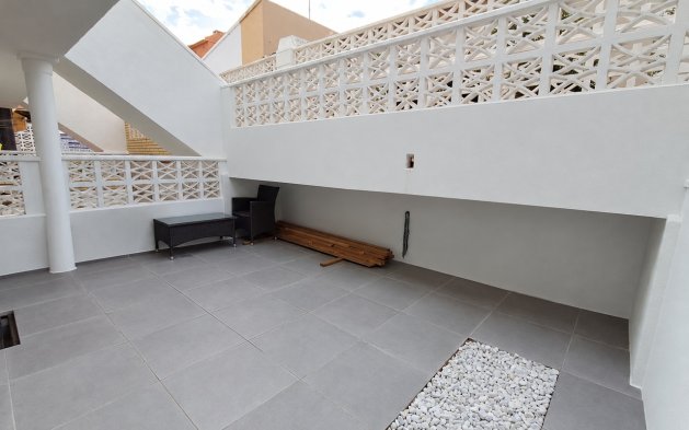 Odsprzedaż - Mieszkanie w bloku - Torrevieja