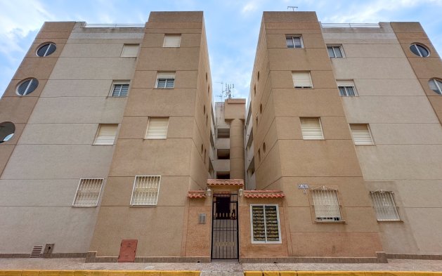 Resale - Apartment / flat - Torrevieja - La Siesta - El Salado -  Torreta