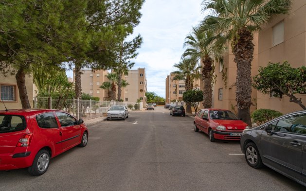 Resale - Apartment / flat - Torrevieja - La Siesta - El Salado -  Torreta