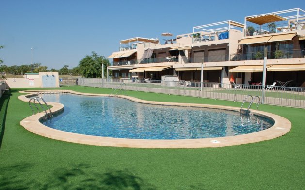 Resale - Bungalow - Pilar de la Horadada - Mil Palmeras