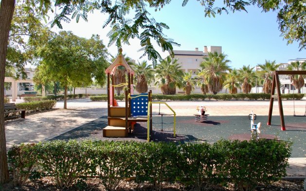 Resale - Bungalow - Pilar de la Horadada - Mil Palmeras