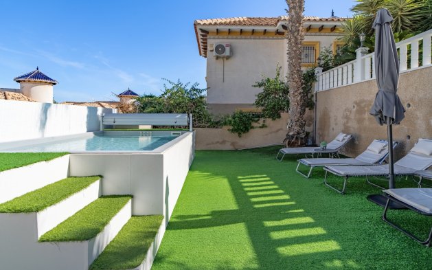 Resale - Townhouse - San Miguel de Salinas - Las Filipinas