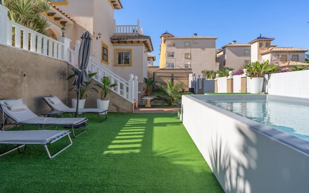 Resale - Townhouse - San Miguel de Salinas - Las Filipinas