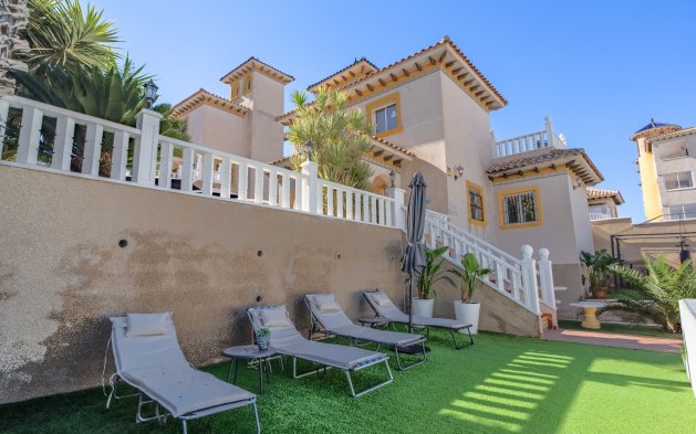 Resale - Townhouse - San Miguel de Salinas - Las Filipinas