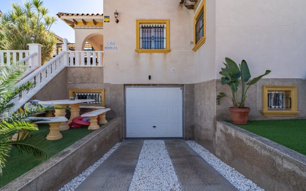 Resale - Townhouse - San Miguel de Salinas - Las Filipinas