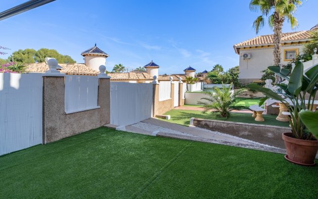 Resale - Townhouse - San Miguel de Salinas - Las Filipinas