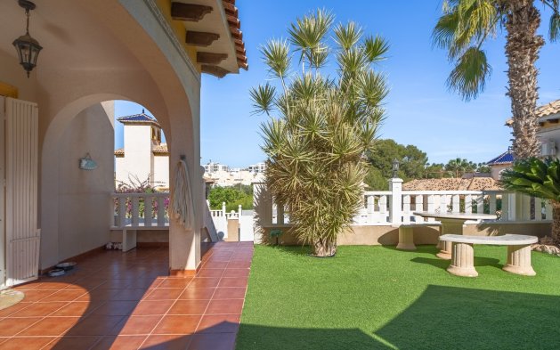 Resale - Townhouse - San Miguel de Salinas - Las Filipinas