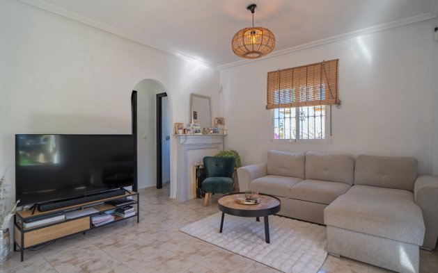 Resale - Townhouse - San Miguel de Salinas - Las Filipinas