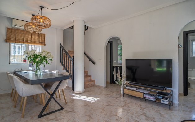 Resale - Townhouse - San Miguel de Salinas - Las Filipinas