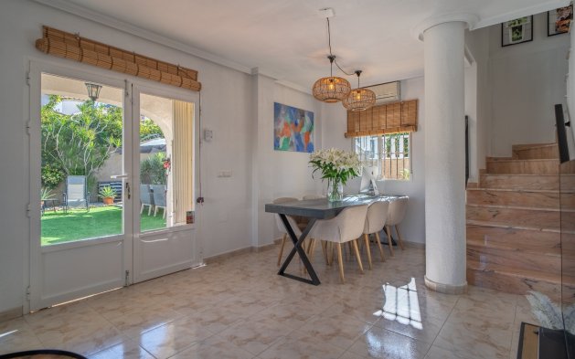 Resale - Townhouse - San Miguel de Salinas - Las Filipinas