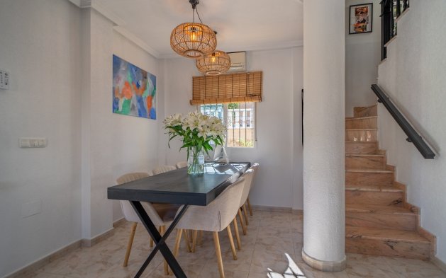 Resale - Townhouse - San Miguel de Salinas - Las Filipinas