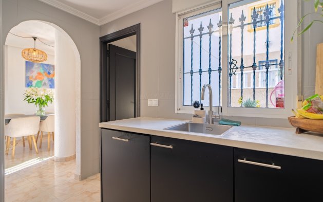 Resale - Townhouse - San Miguel de Salinas - Las Filipinas