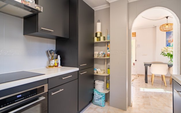Resale - Townhouse - San Miguel de Salinas - Las Filipinas