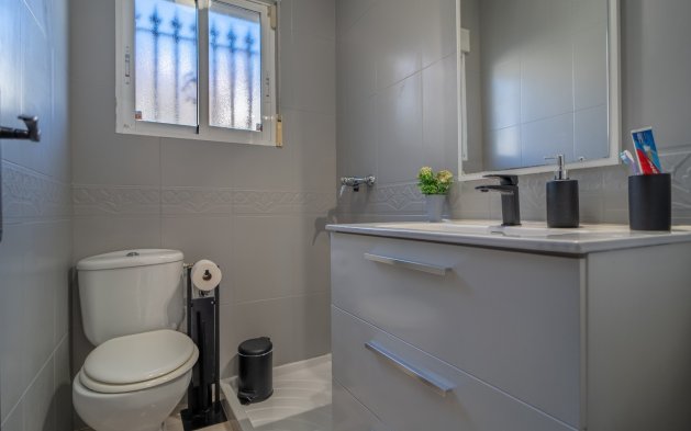 Resale - Townhouse - San Miguel de Salinas - Las Filipinas