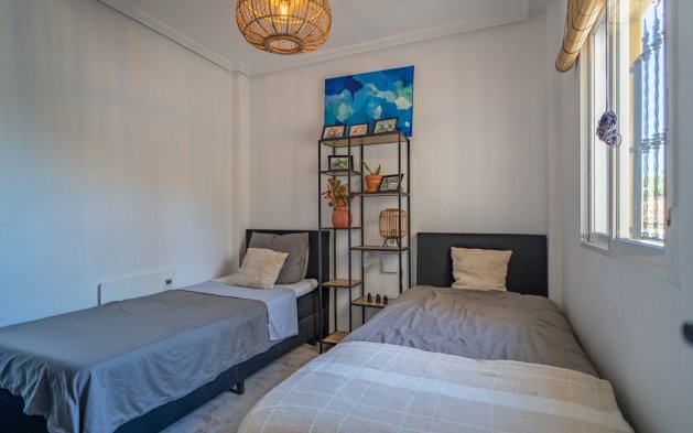 Resale - Townhouse - San Miguel de Salinas - Las Filipinas