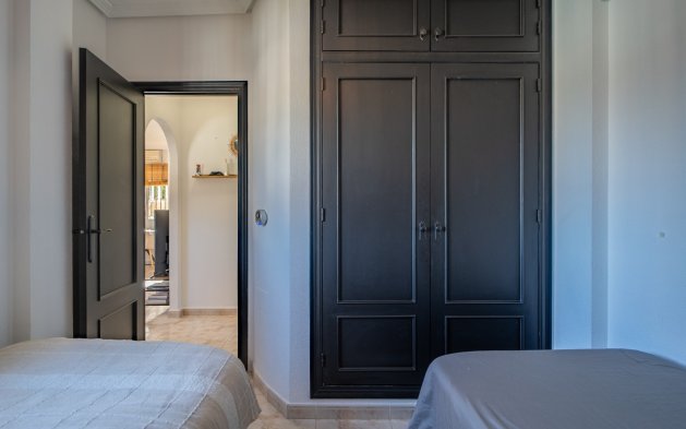 Resale - Townhouse - San Miguel de Salinas - Las Filipinas