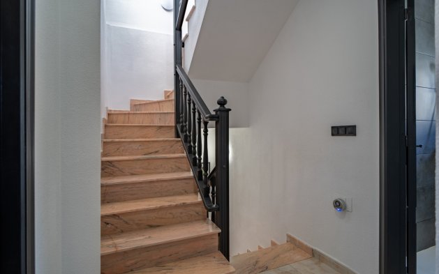 Resale - Townhouse - San Miguel de Salinas - Las Filipinas