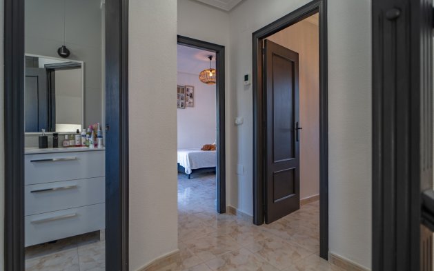 Resale - Townhouse - San Miguel de Salinas - Las Filipinas