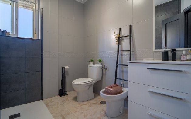 Resale - Townhouse - San Miguel de Salinas - Las Filipinas
