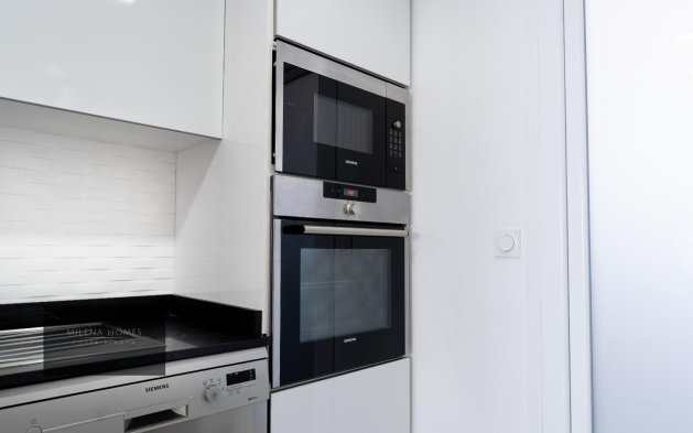 Odsprzedaż - Mieszkanie w bloku - Torrevieja