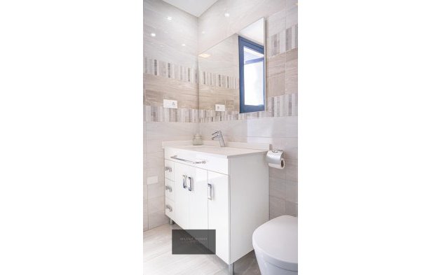 Odsprzedaż - Mieszkanie w bloku - Torrevieja