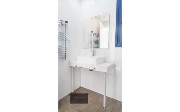 Odsprzedaż - Mieszkanie w bloku - Torrevieja