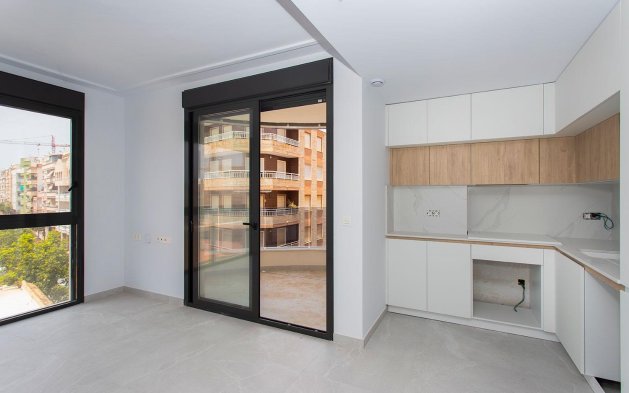 Resale - Apartment / flat - Torrevieja - Paseo maritimo