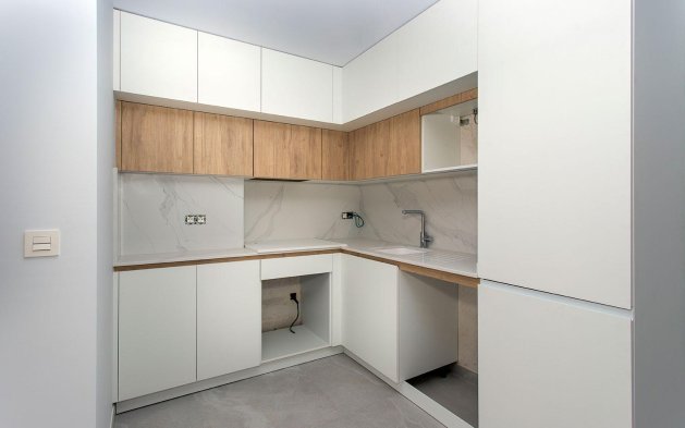 Resale - Apartment / flat - Torrevieja - Paseo maritimo