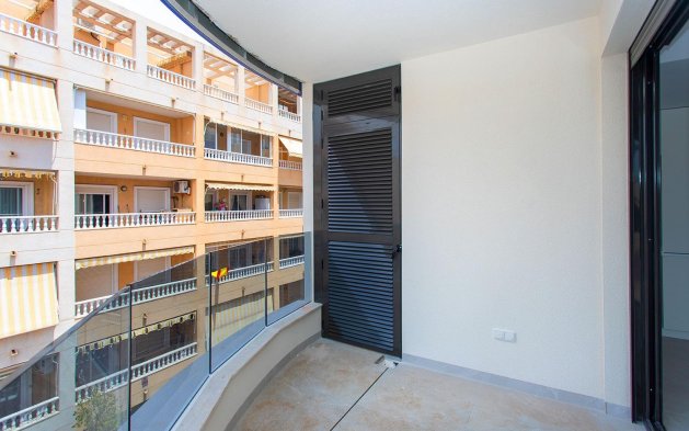 Resale - Apartment / flat - Torrevieja - Paseo maritimo