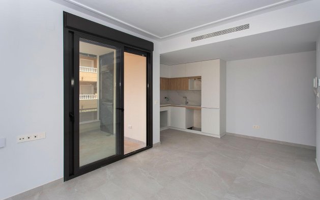 Resale - Apartment / flat - Torrevieja - Paseo maritimo