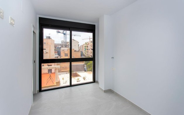 Resale - Apartment / flat - Torrevieja - Paseo maritimo