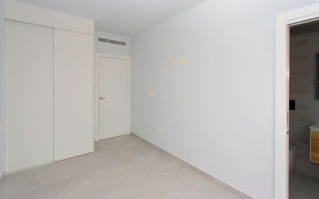 Resale - Apartment / flat - Torrevieja - Paseo maritimo