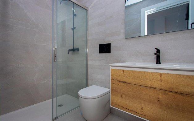 Resale - Apartment / flat - Torrevieja - Paseo maritimo