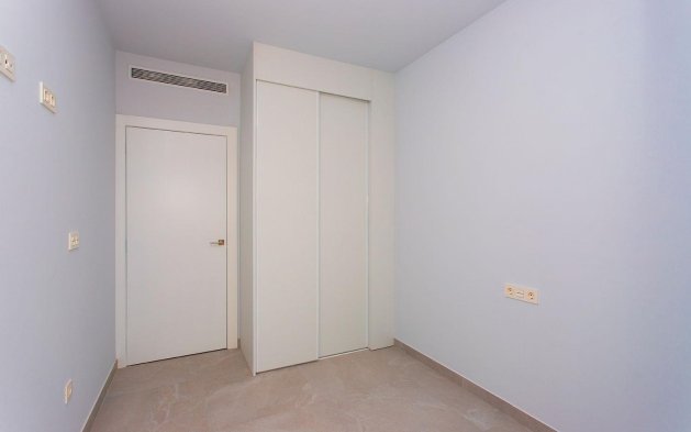 Resale - Apartment / flat - Torrevieja - Paseo maritimo