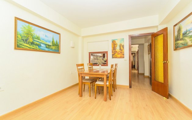 Resale - Apartment / flat - Torrevieja - Playa del Cura