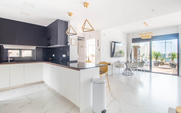 Odsprzedaż - Mieszkanie w bloku - San Miguel de Salinas