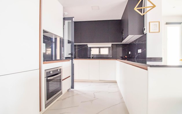 Odsprzedaż - Mieszkanie w bloku - San Miguel de Salinas