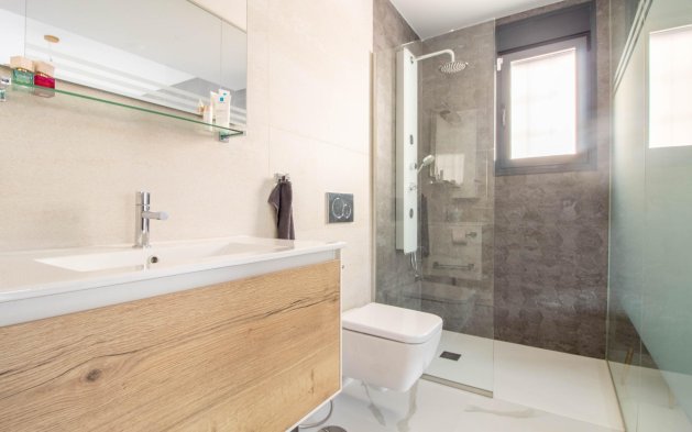 Odsprzedaż - Mieszkanie w bloku - San Miguel de Salinas