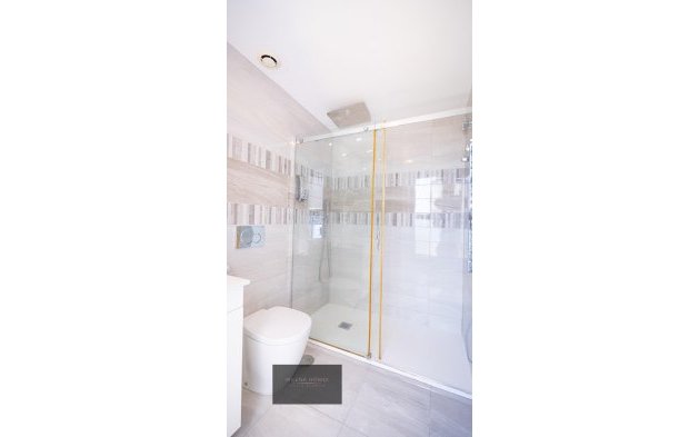 Odsprzedaż - Mieszkanie w bloku - Torrevieja