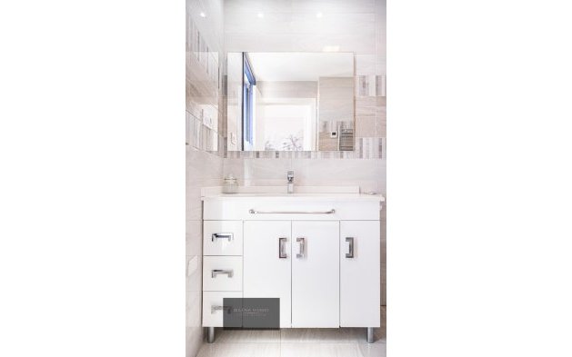 Odsprzedaż - Mieszkanie w bloku - Torrevieja