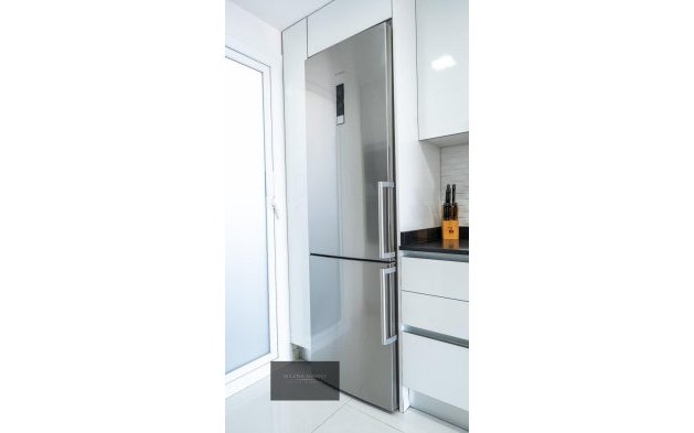 Odsprzedaż - Mieszkanie w bloku - Torrevieja