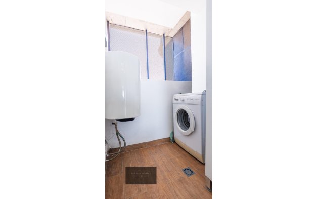 Odsprzedaż - Mieszkanie w bloku - Torrevieja