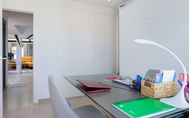 Videresalg - Tosidig - Benijofar