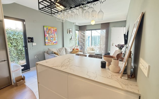 Perpardavimas - Vila - Orihuela Costa - La Zenia