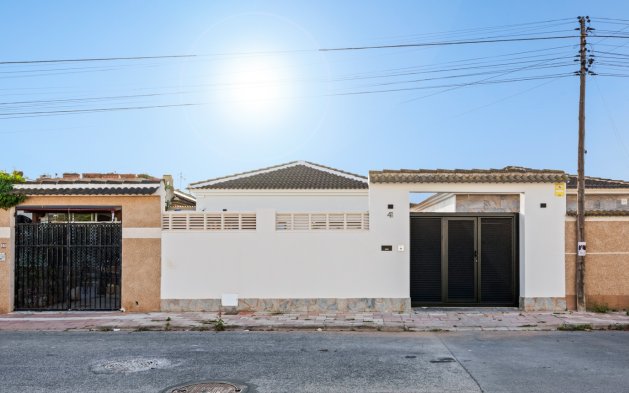 Perpardavimas - Vila - Torrevieja - El Chaparral