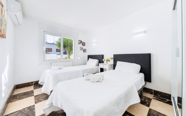 Resale - Villa - Orihuela Costa - Dehesa de Campoamor