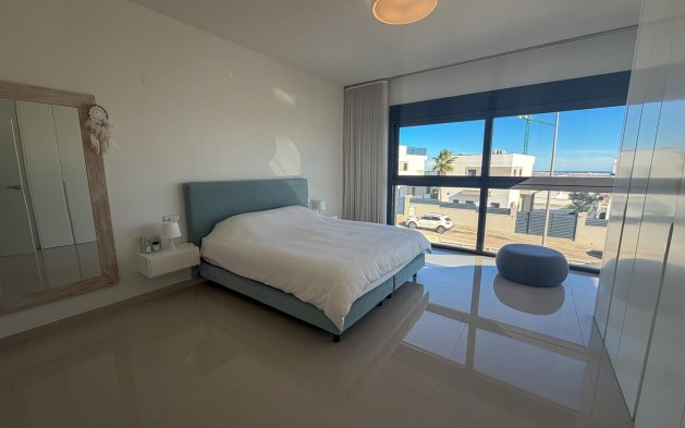 Resale - Villa - San Miguel de Salinas - Bellavista