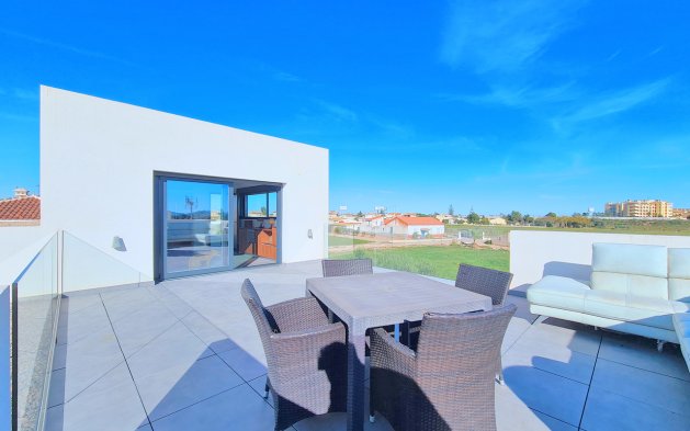 Resale - Villa - Los Alcázares